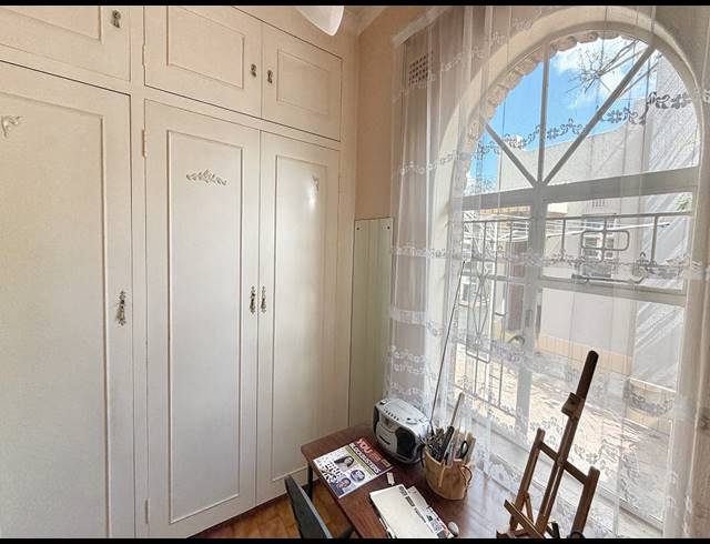 5 BEDROOM HOUSE FOR SALE IN THE HILL